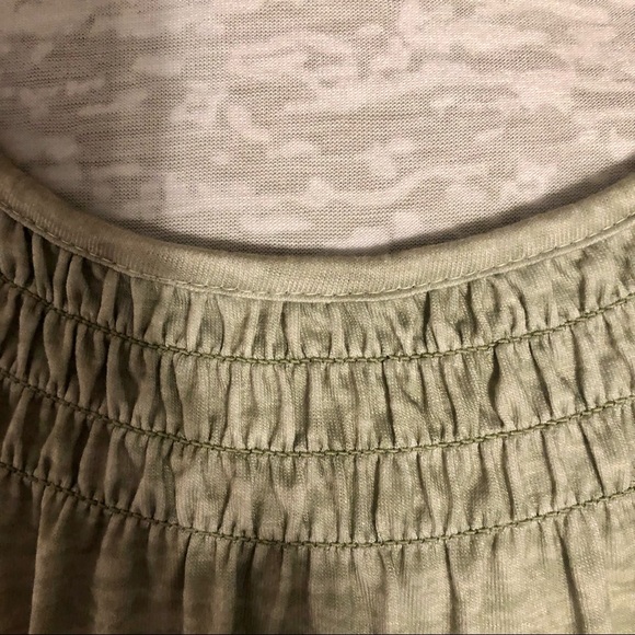 C D Sport shortsleeved light green top with a gathered round neckline Size S - Picture 5 of 11